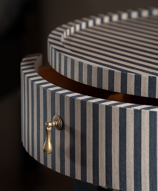 The Small Round Side Table 02