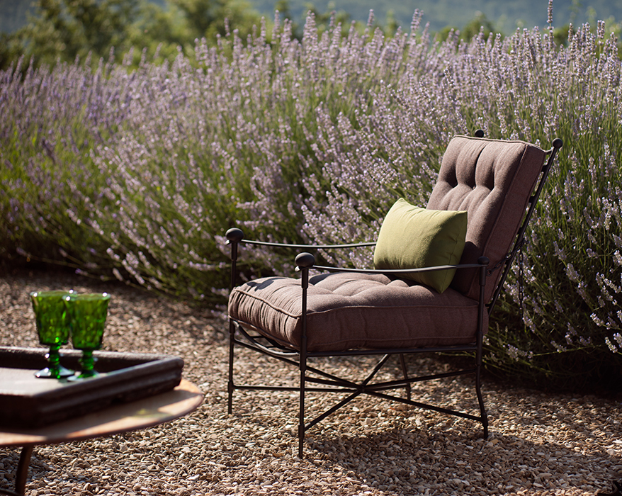 The classic garden armchair horizontal 1